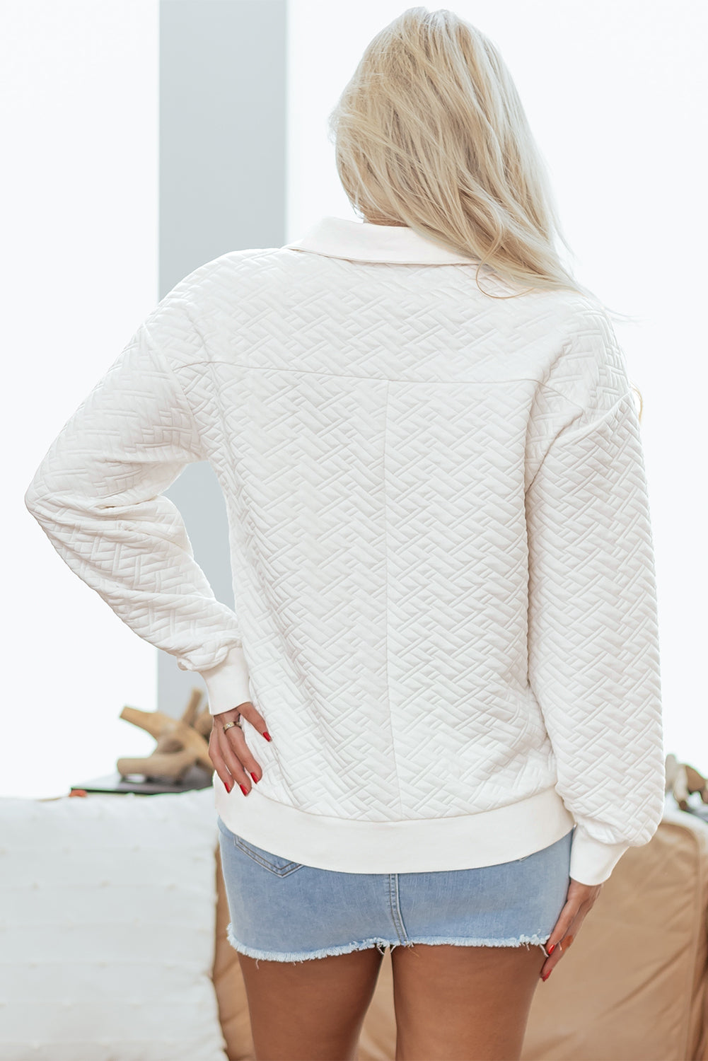 White Textured Pocketed Collared V Neck Pullover Sweatshirt
