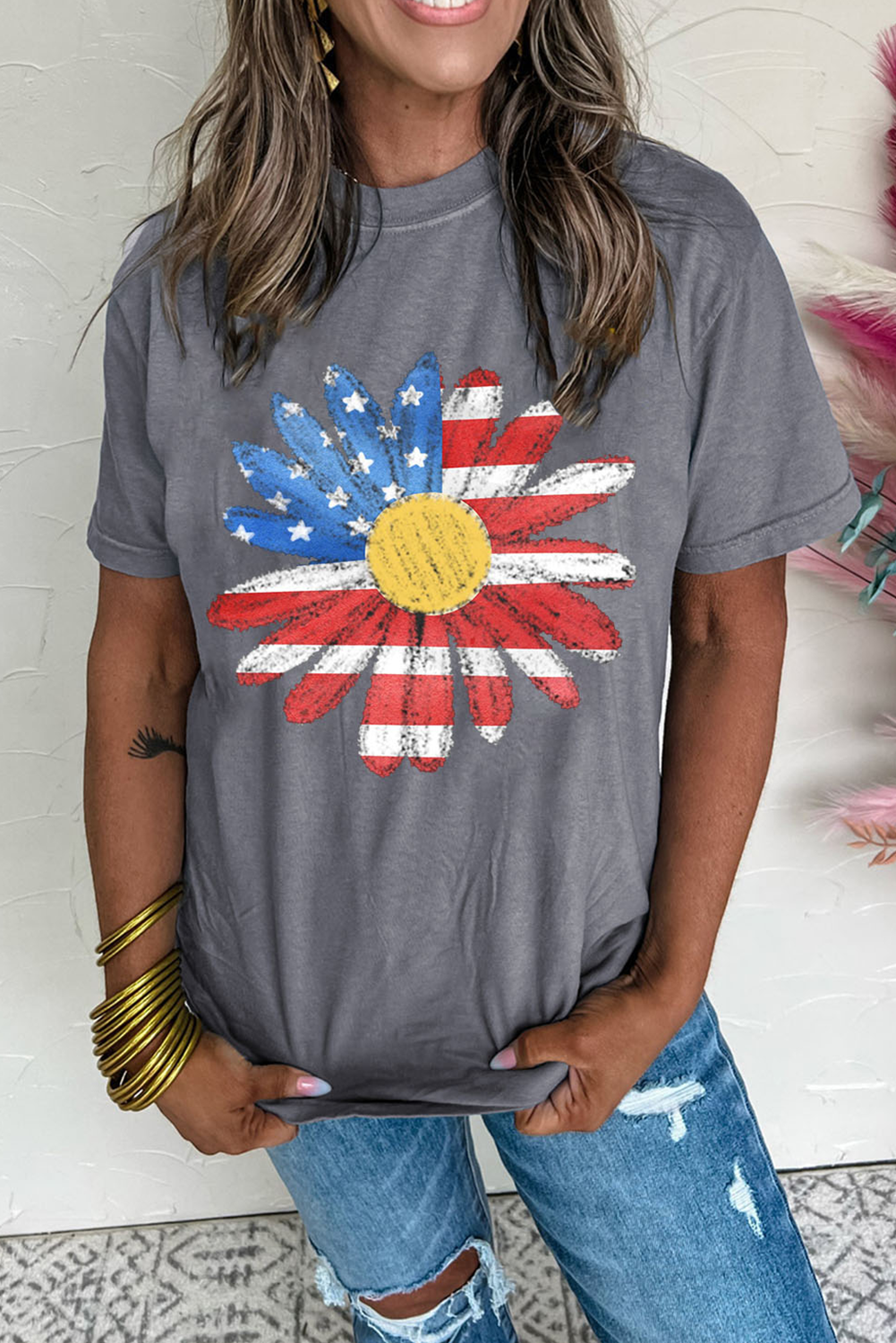 Gray Flag Pattern Sunflower Graphic Crew Neck Tee