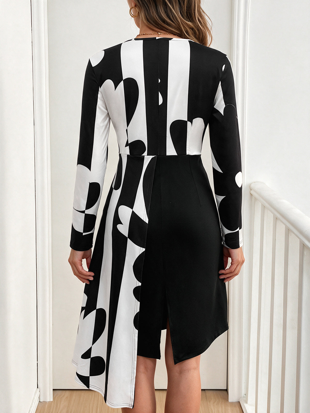 Abstract Print Long Sleeve Mini Dress Crew Neck Fit