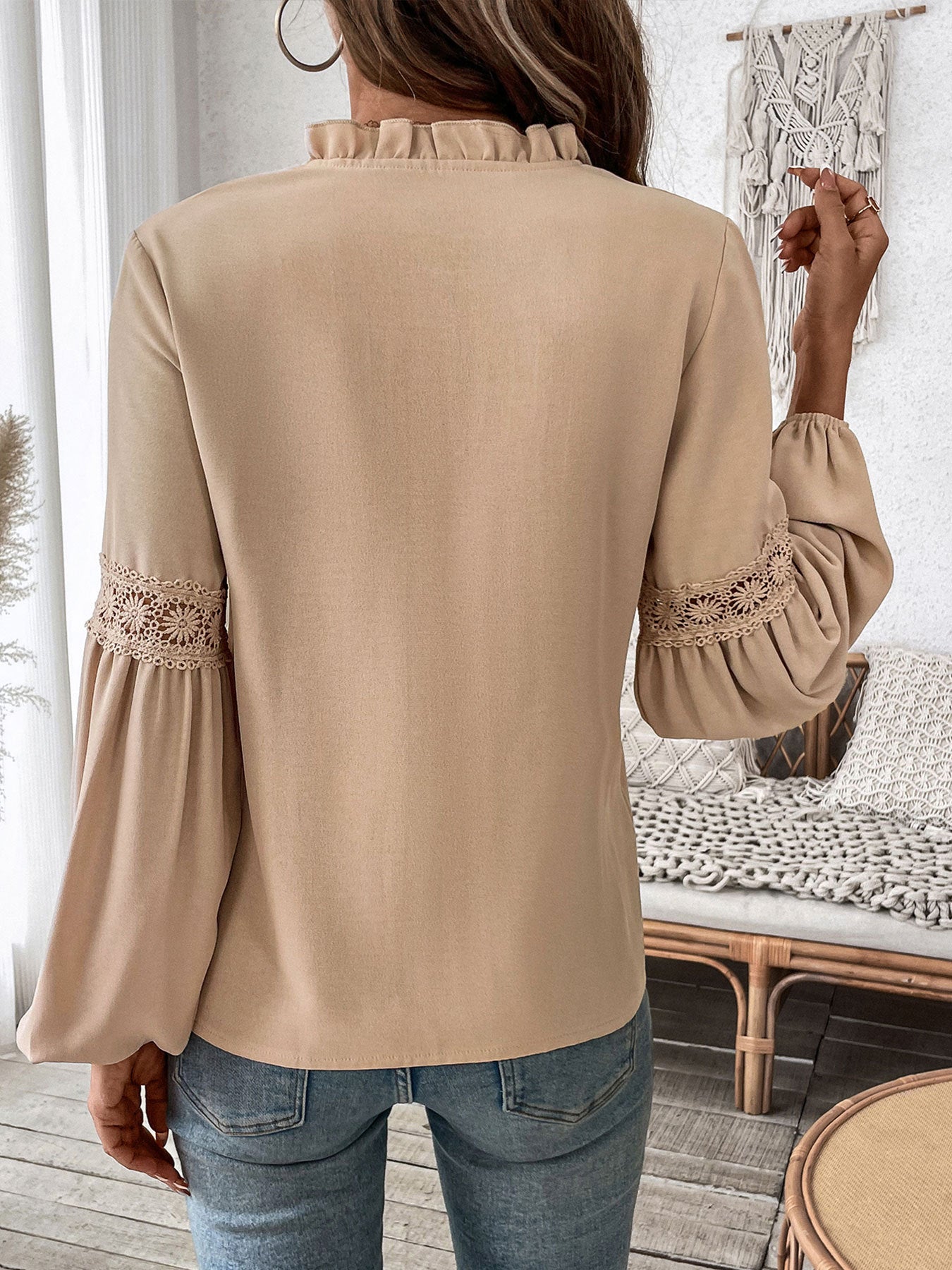 Elegant White Lace V-Neck Pleated Blouse for Spring & Fall