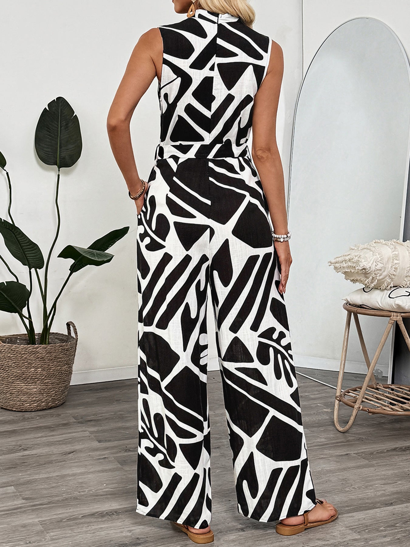 Bold Leaf Print Sleeveless V-Neck Summer Jumpsuit