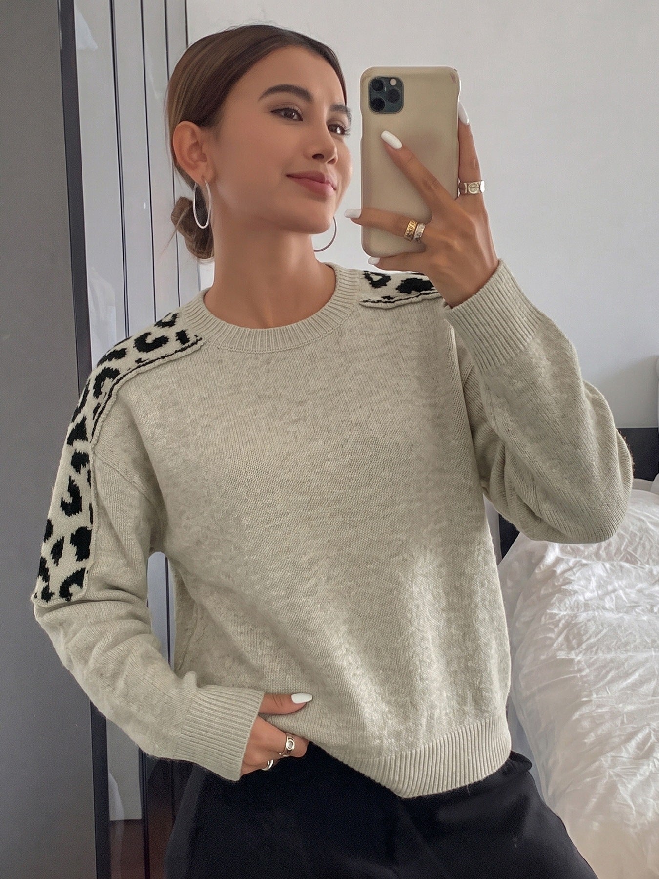 Leopard Contrast Knit Sweater Crew Neck Long Sleeve