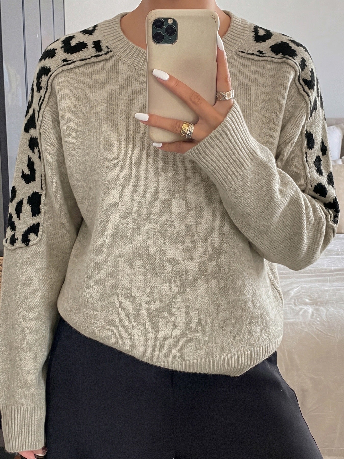 Leopard Contrast Knit Sweater Crew Neck Long Sleeve