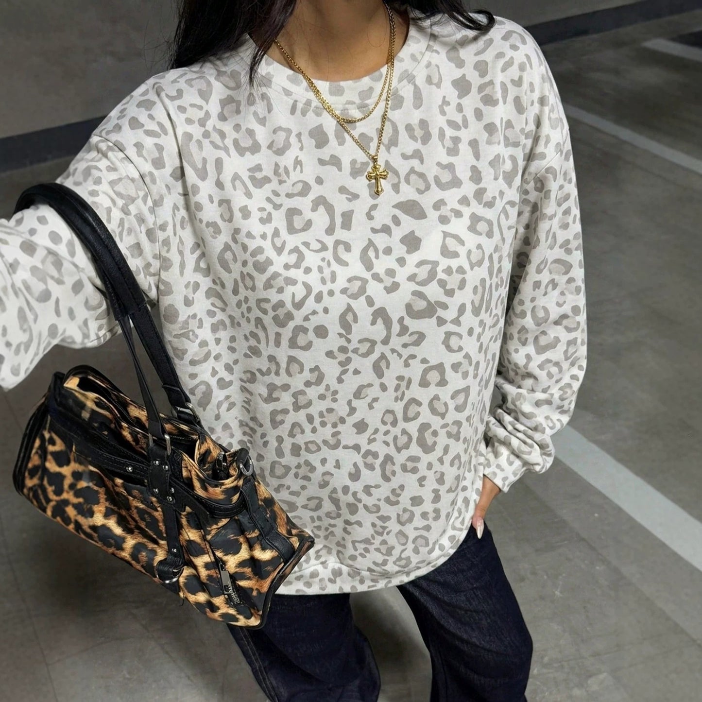 Leopard Print Graphic Oversized Casual Pullover Sweatshirt