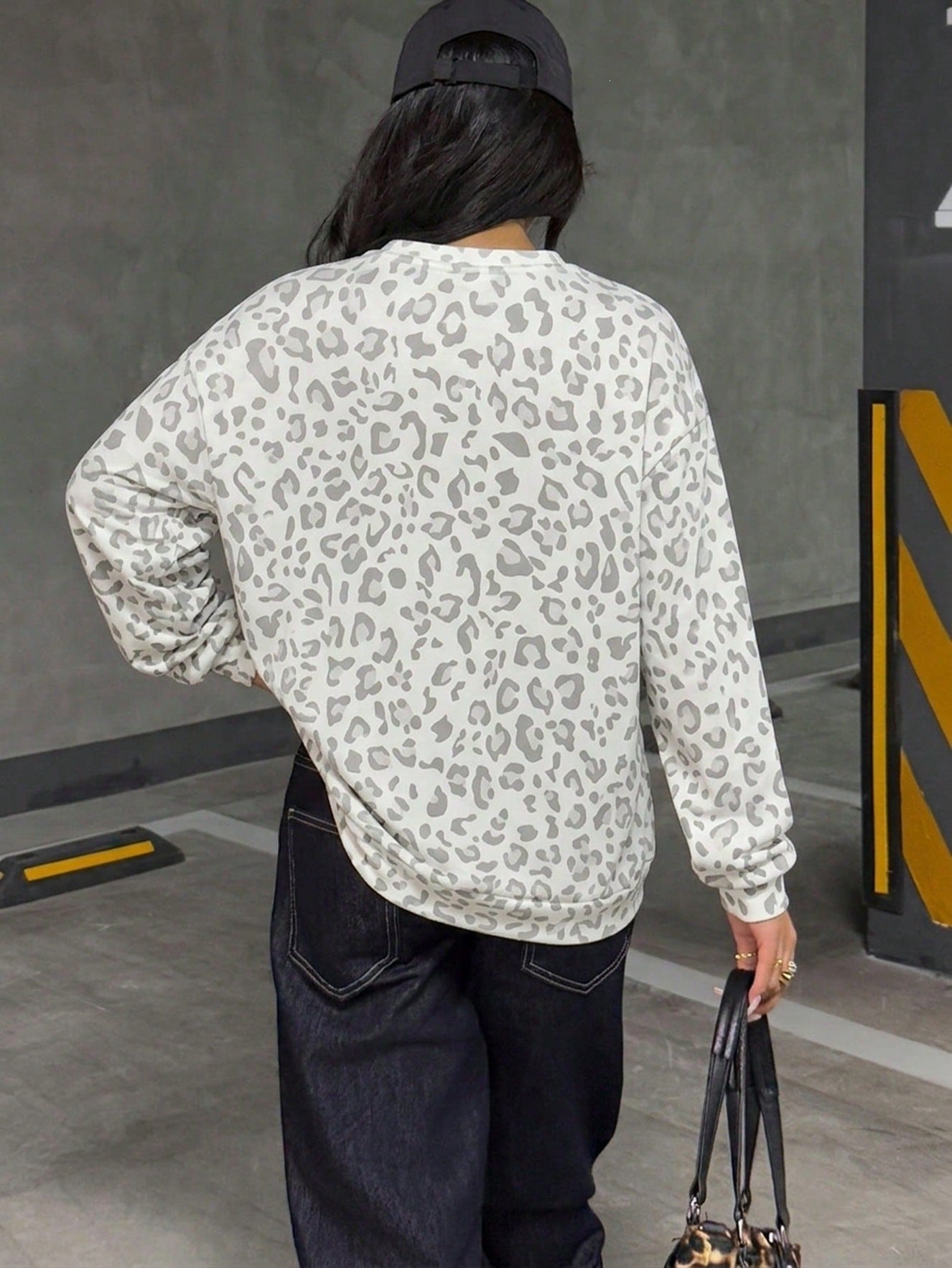 Leopard Print Graphic Oversized Casual Pullover Sweatshirt