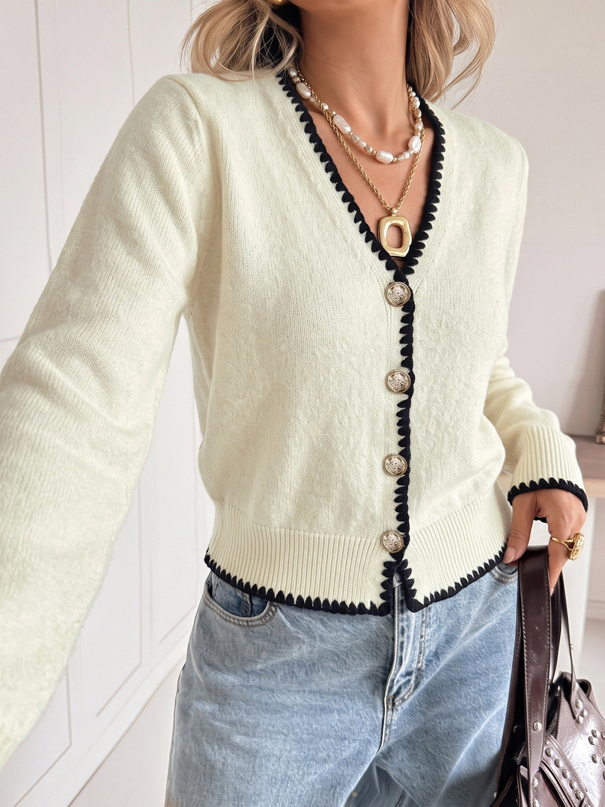 Women's Scallop Trim V Neck Button Front Knit Cardigan