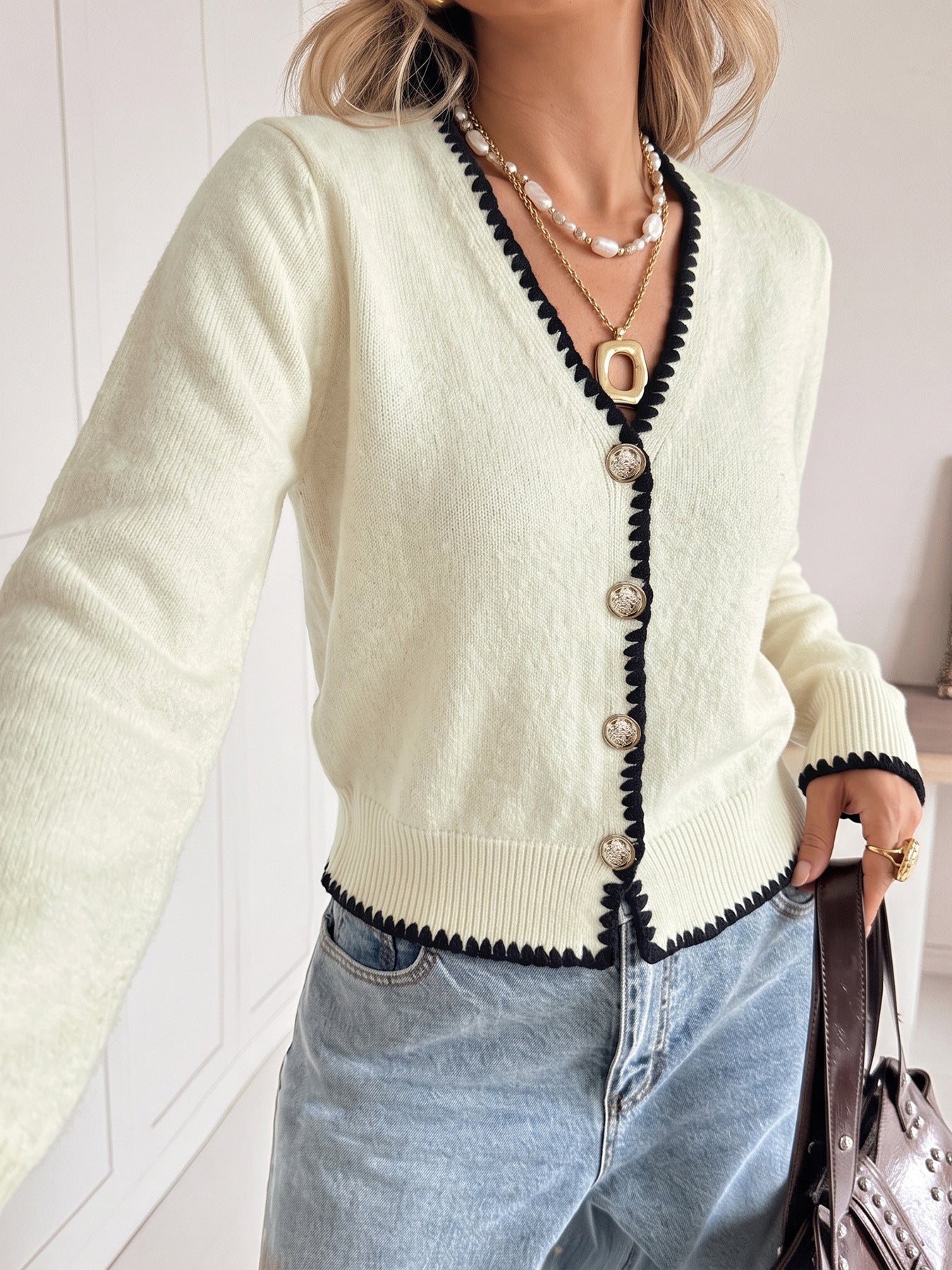Women's Scalloped Trim V-Neck Button Knit Cardigan