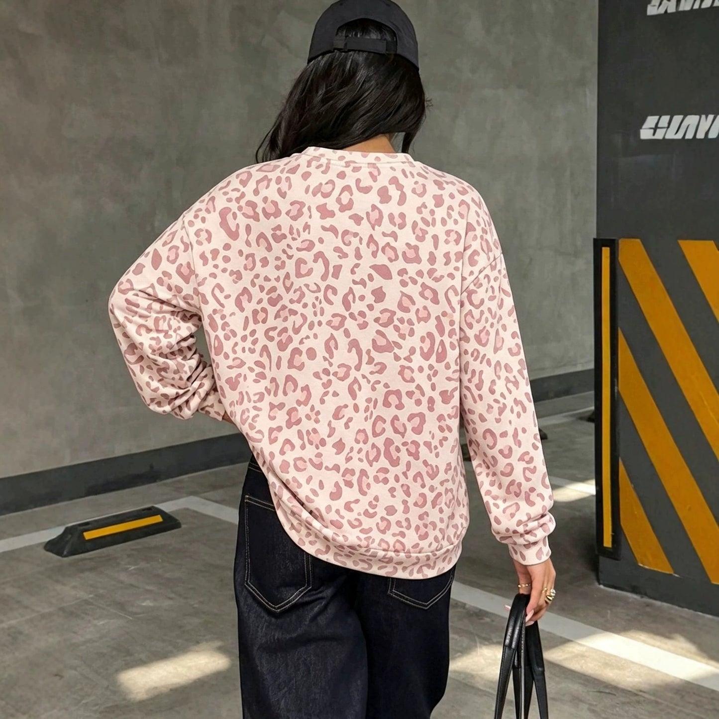 Leopard Print Graphic Oversized Casual Pullover Sweatshirt