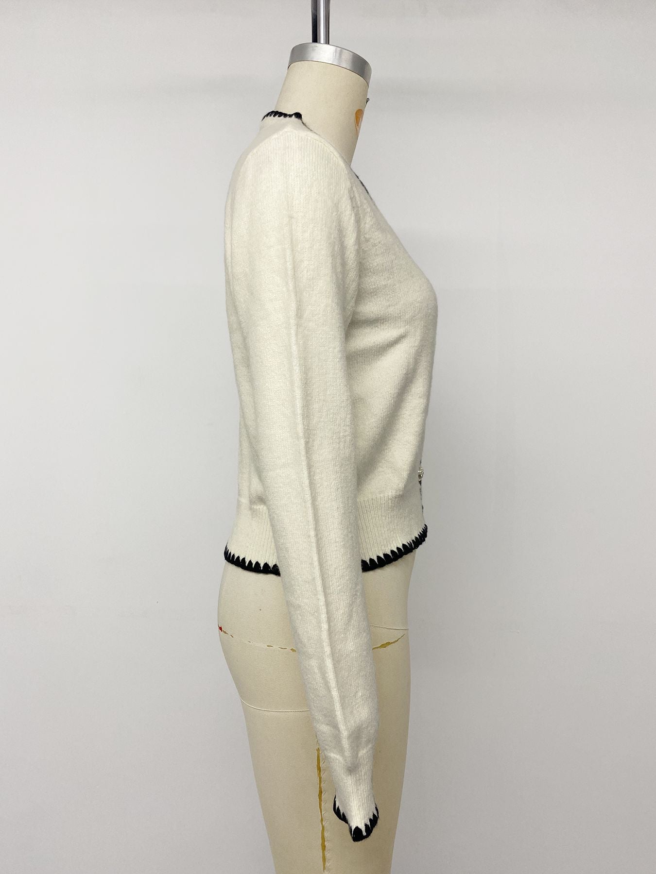 Women's Scalloped Trim V-Neck Button Knit Cardigan