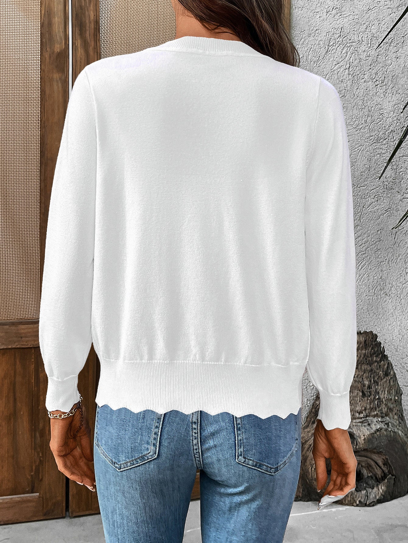 Lightweight V-Neck Scalloped Knit Cardigan for Women