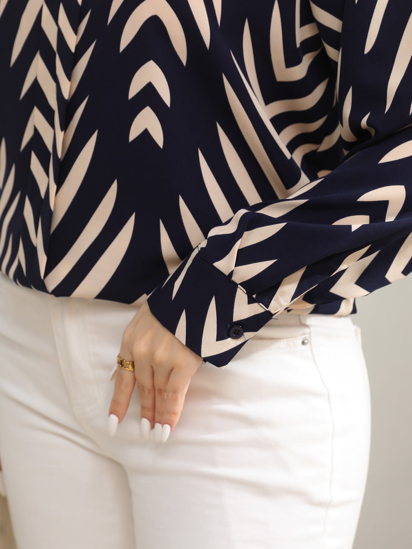 Plus Size Geometric Print Long Sleeve Blouse