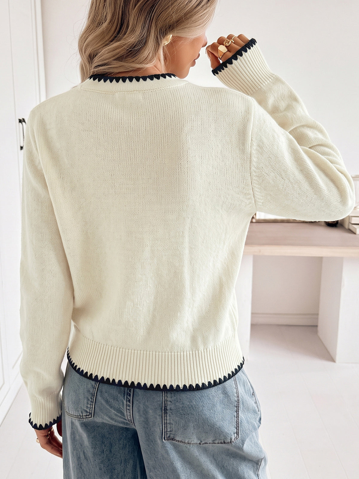 Women's Scallop Trim V Neck Button Front Knit Cardigan