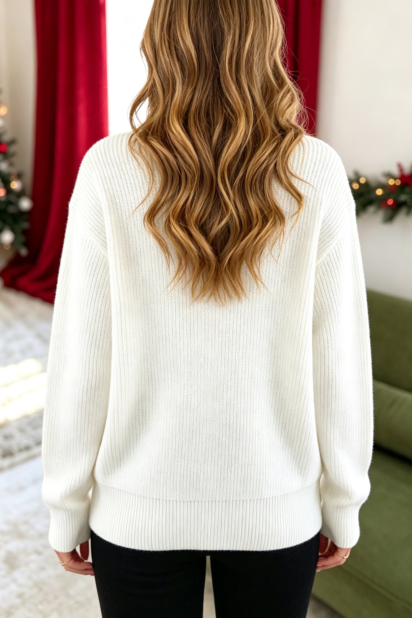 White Christmas Wreath Pattern Round Neck Casual Sweater