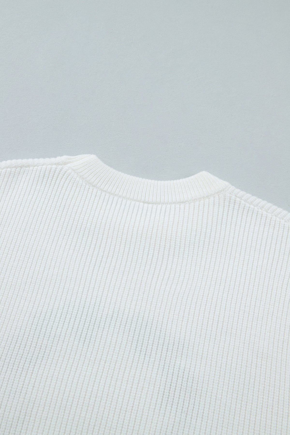 White Christmas Wreath Pattern Round Neck Casual Sweater
