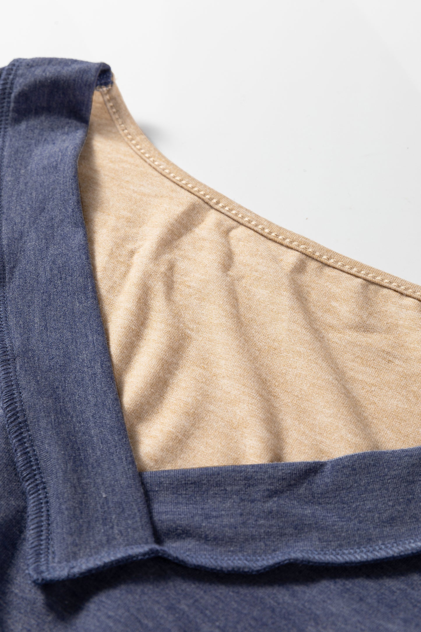 Four Leaf Clover Exposed Stitching Colorblock V Neck Long Sleeve Top